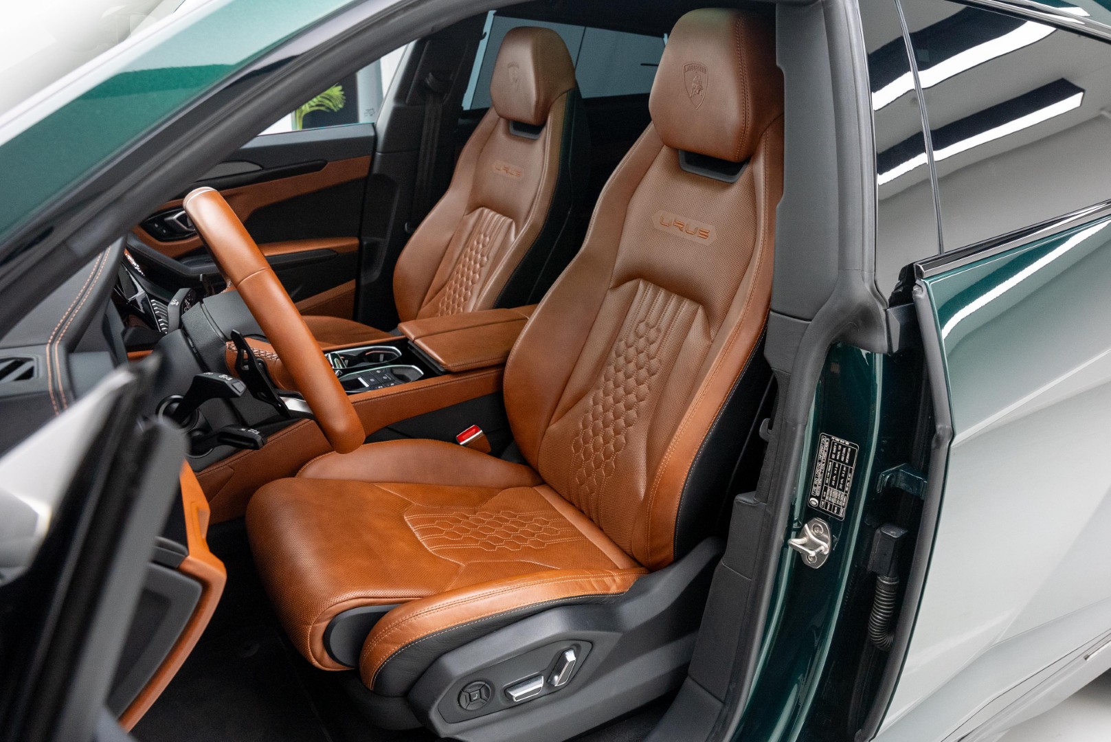 2023 LAMBORGHINI URUS S. FULL OPTION